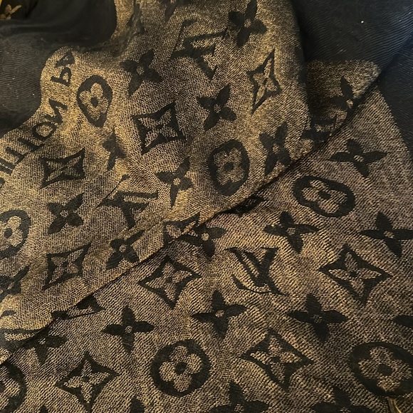 Louis Vuitton Navy Blue Scarf/Wrap🔥 - Picture 8 of 10
